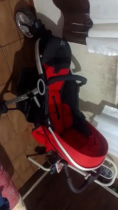 Carrinho de Bebê -  Modelo Moderno e Confortável - Foto 2