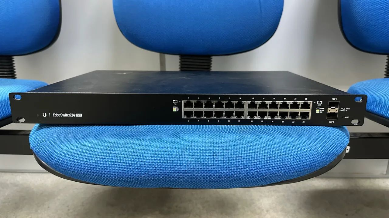 Switch Ubiquiti Unifi ES-24-250W 24 Portas