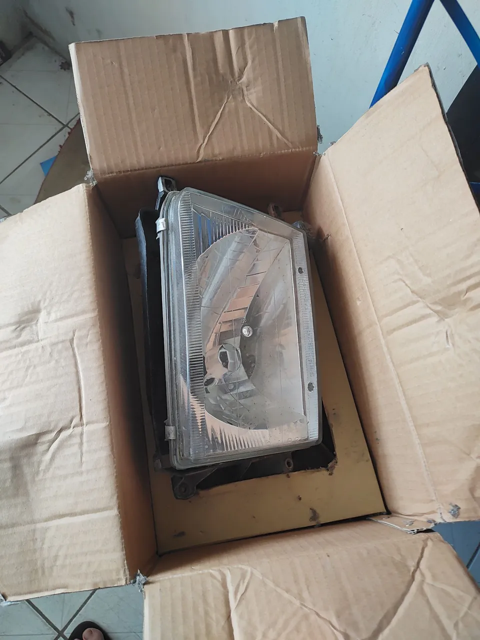 Farol Automotiva SW4 1998. PEÇA NOVA