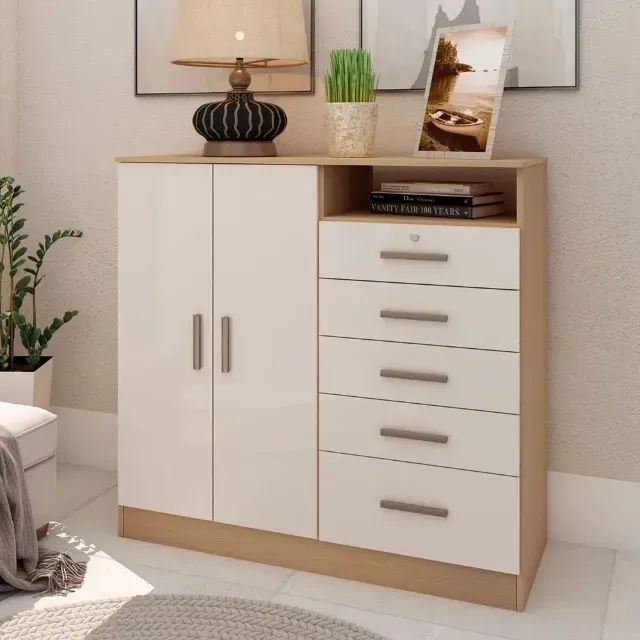 Cômoda com 2 portas e 5 gavetas 