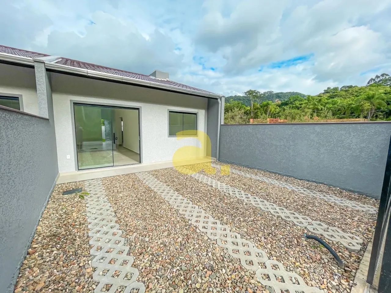 LINDA CASA TÉRREA NOVA NO BAIRRO VELHA CENTRAL - BLUMENAU