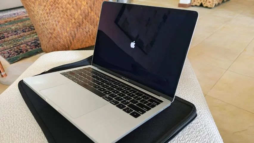 【美品】MacBook Pro 13_2018 i5/16GB/512GB MacBook Pro 2018 - Intel Core i5, 8GB, SSD 512GB, Tela 13.3