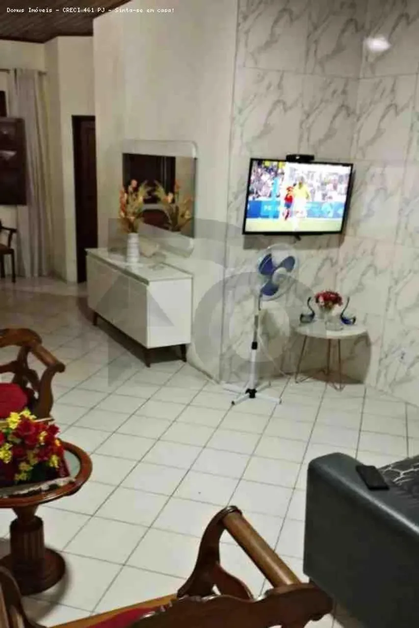 Casa localizada no Bairro Cirurgia com 6 Quartos e 2 Vagas de Garagem