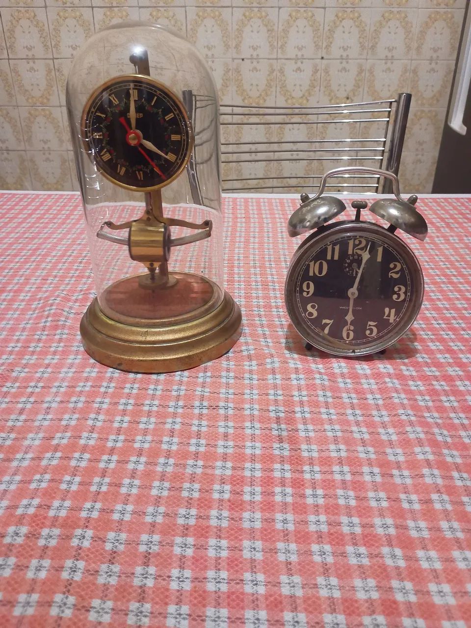 Relógio de mesa decorativo com mecanismo exposto - Foto 5