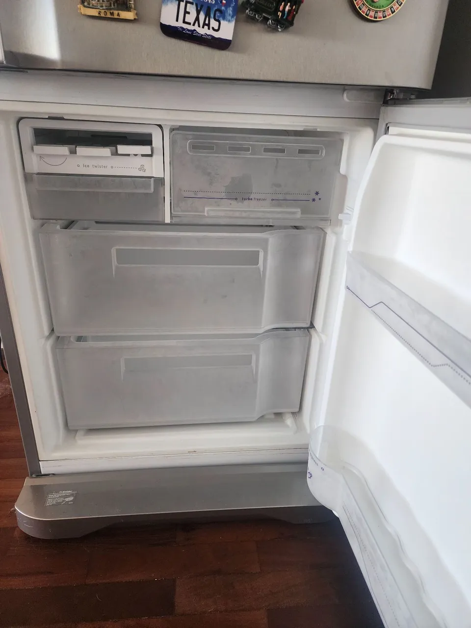 OGeladeira Electrolux Frost Free com Freezer Inferior