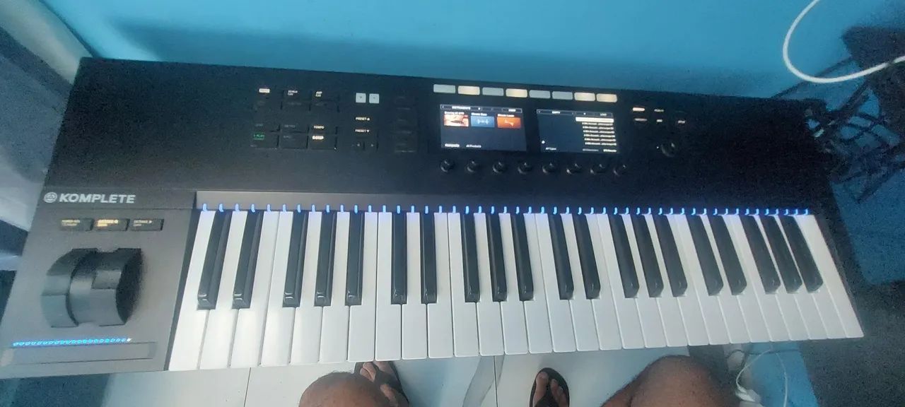 Komplete Kontrol S49 Mk2 Oportunidade!!! - Instrumentos musicais