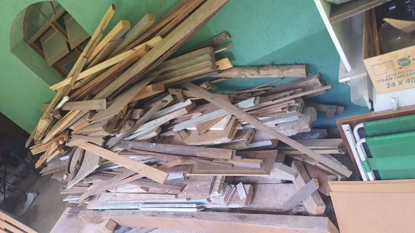 LOTE DE MADEIRA DE DEMOLIÇÃO, VÁRIOS TAMANHOS.ASSOALHOS, BATENTES CAIBROS, PEROBA ROSA, IP - Foto 2