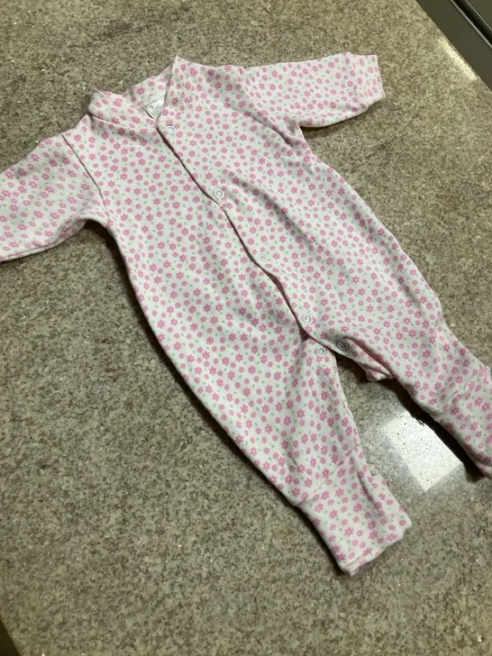 Macacão de bebê floral - Foto 2
