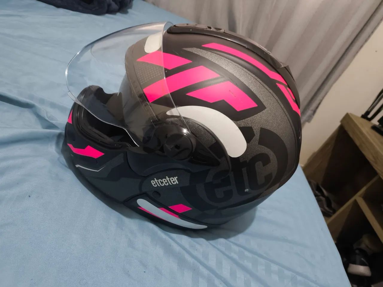 Capacete Moto Preto com Detalhes Rosa - Foto 3