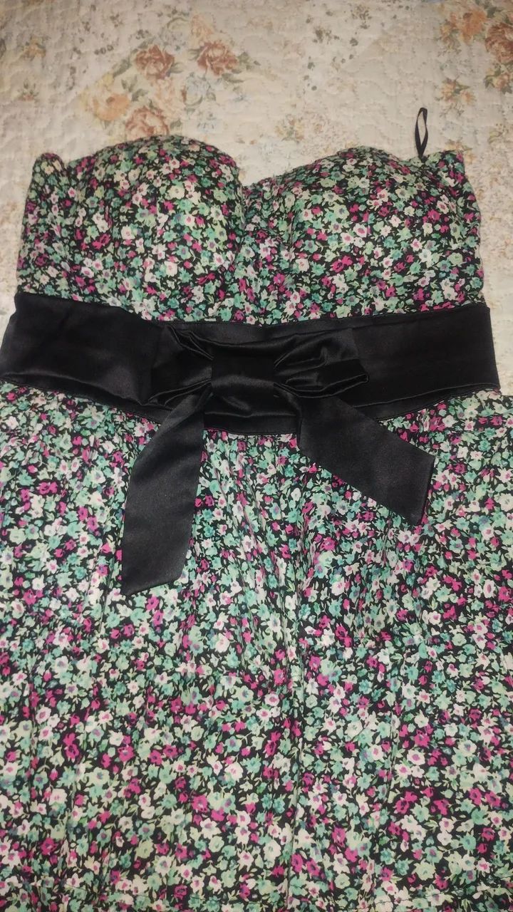 Vestido Floral com Cinto Preto