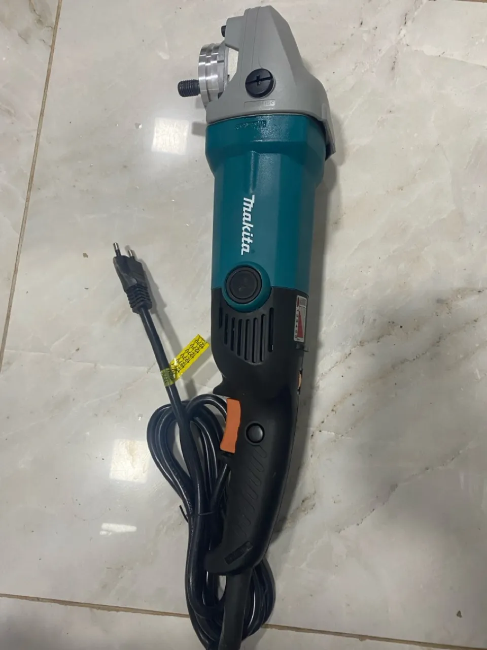 Lixadeira/politriz 1600w MAKITA