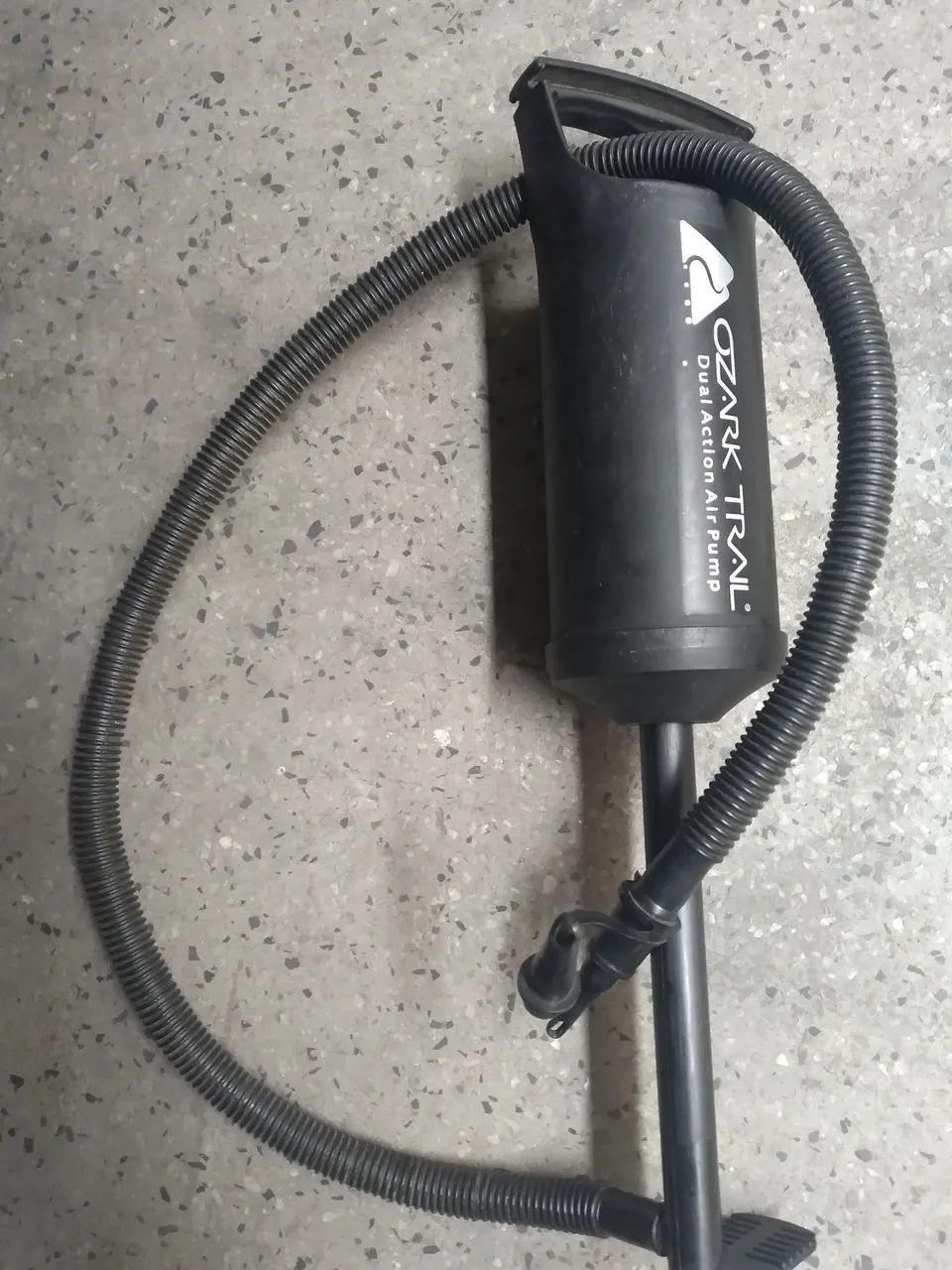 Bomba de Ar Manual Dual Action Ozark Trail