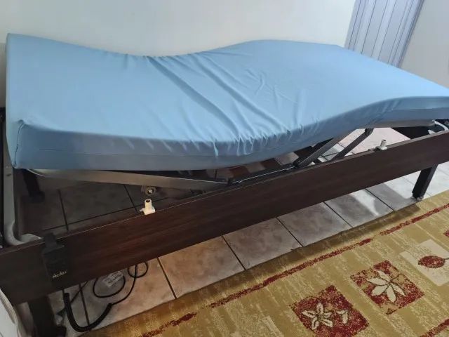 CAMA BIVOLT COM ENCOSTO E PÉS COM ELEVAÇÃO  - Foto 5