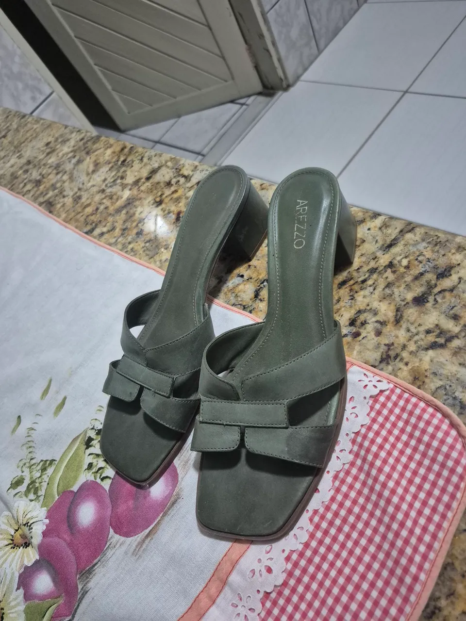 Sandália Arezzo Verde
