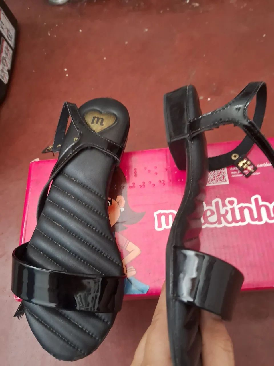 Sandálias pretas para menina - Foto 2