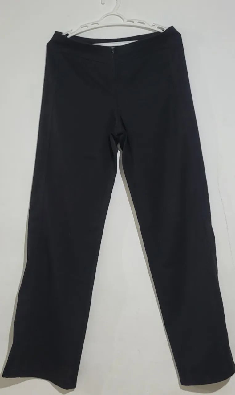 Calça reta preta em ótimo estado.