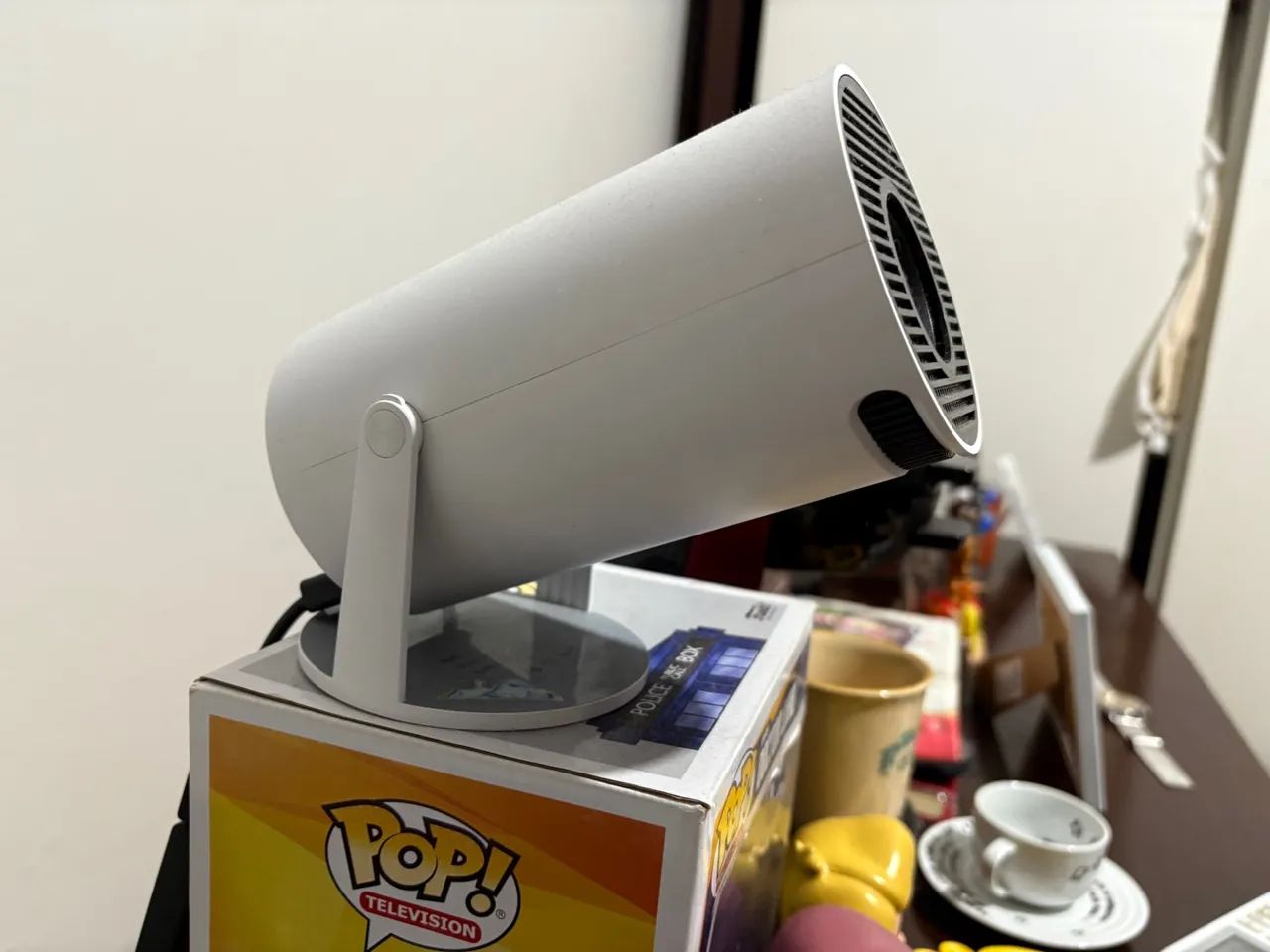 Projetor portátil branco