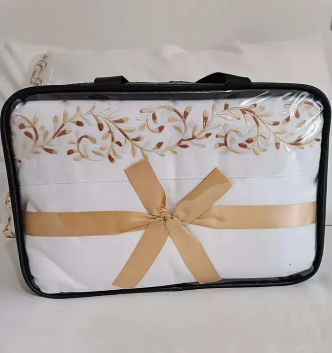 Kit de lençóis king branco bordados nas fronhas e lençol de cima  - Foto 4