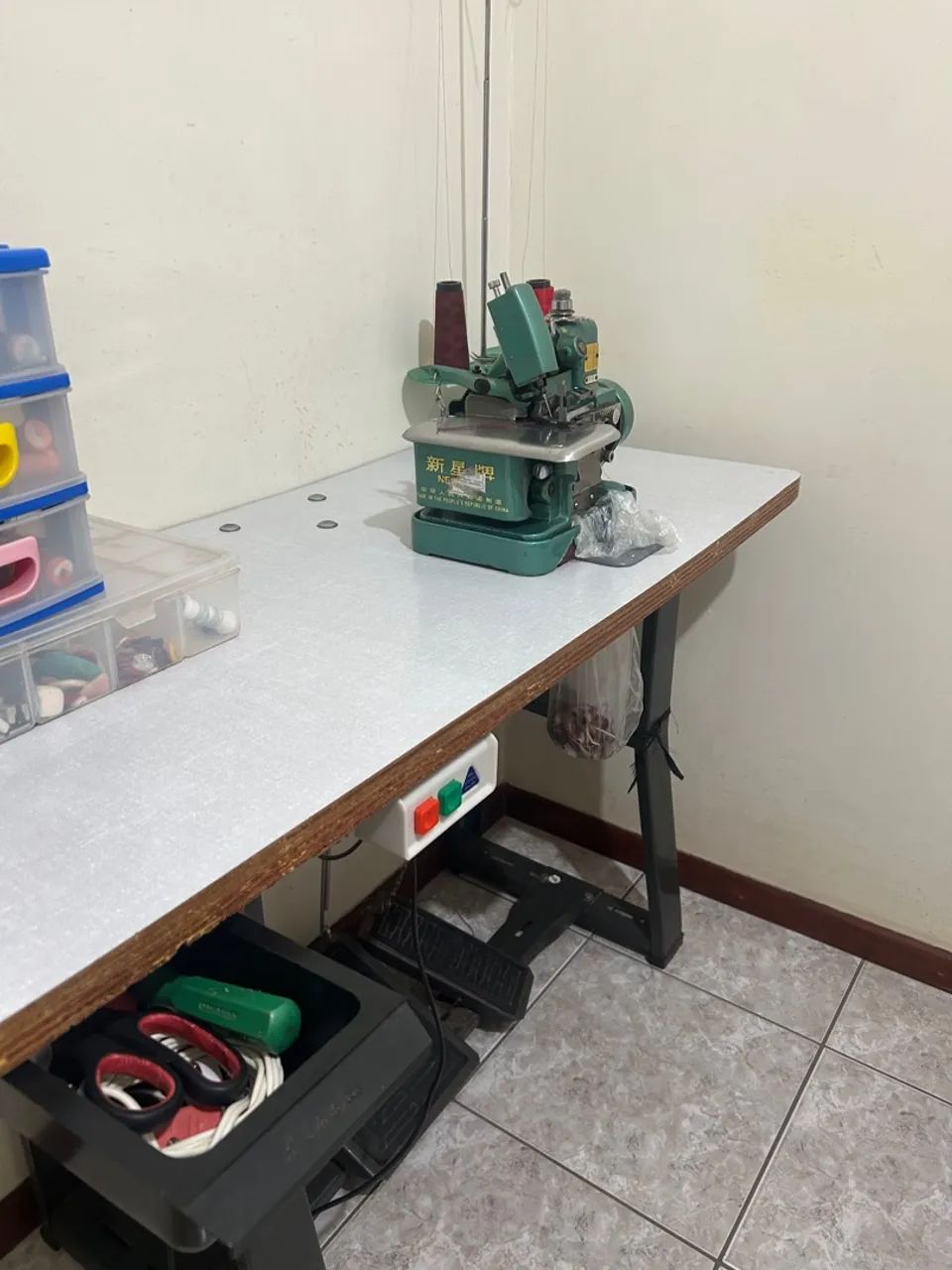 Máquina de Costura Overlock Industrial - Semi Nova