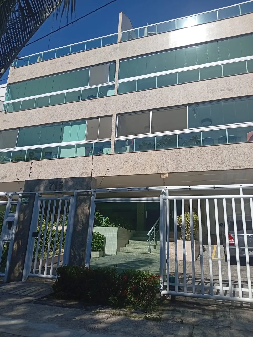 VENDO EXCELENTE COBERTURA NO RECREIO DOS BANDEIRANTES RJ.