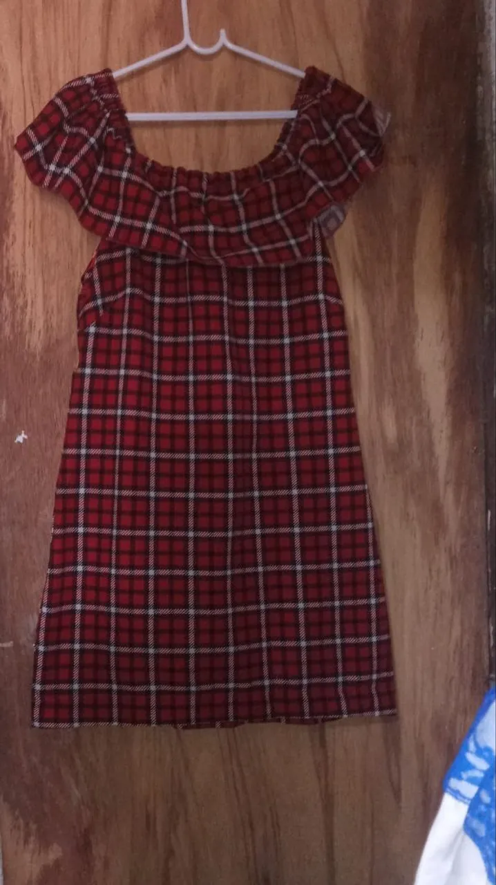 Vestido xadrez ombro a ombro