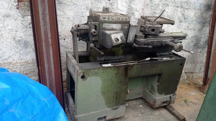 Torno revólver Polimac com defeito