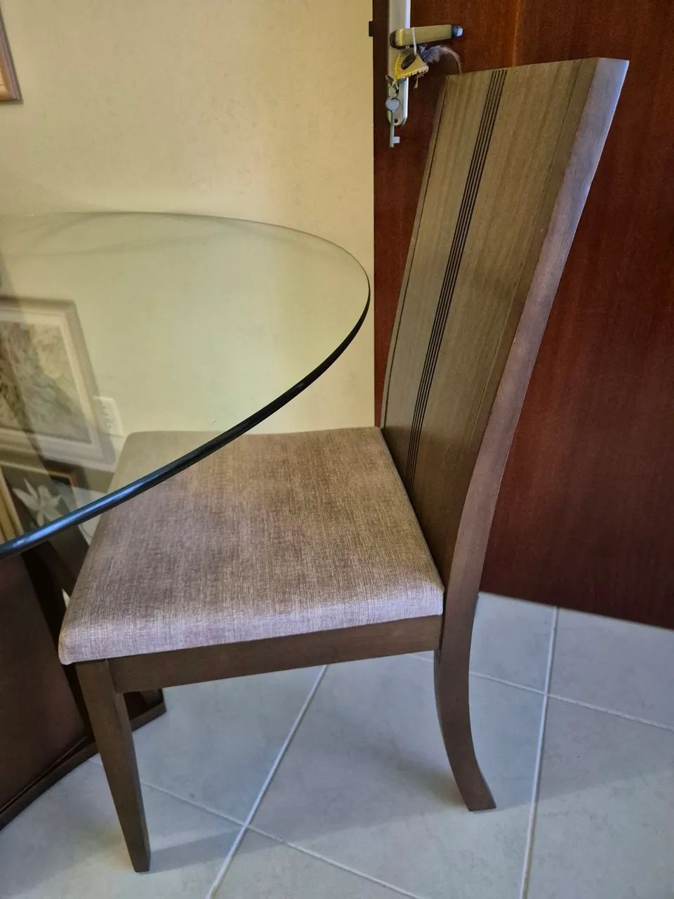 Conjunto de mesa e quatro cadeiras - Foto 5