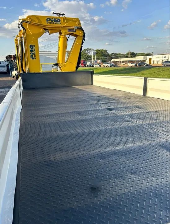 VW 24.280 ano 2022, 6x2, com 178.000 km, Munck PHD modelo 35007 de 35 toneladas, em SP - Foto 4