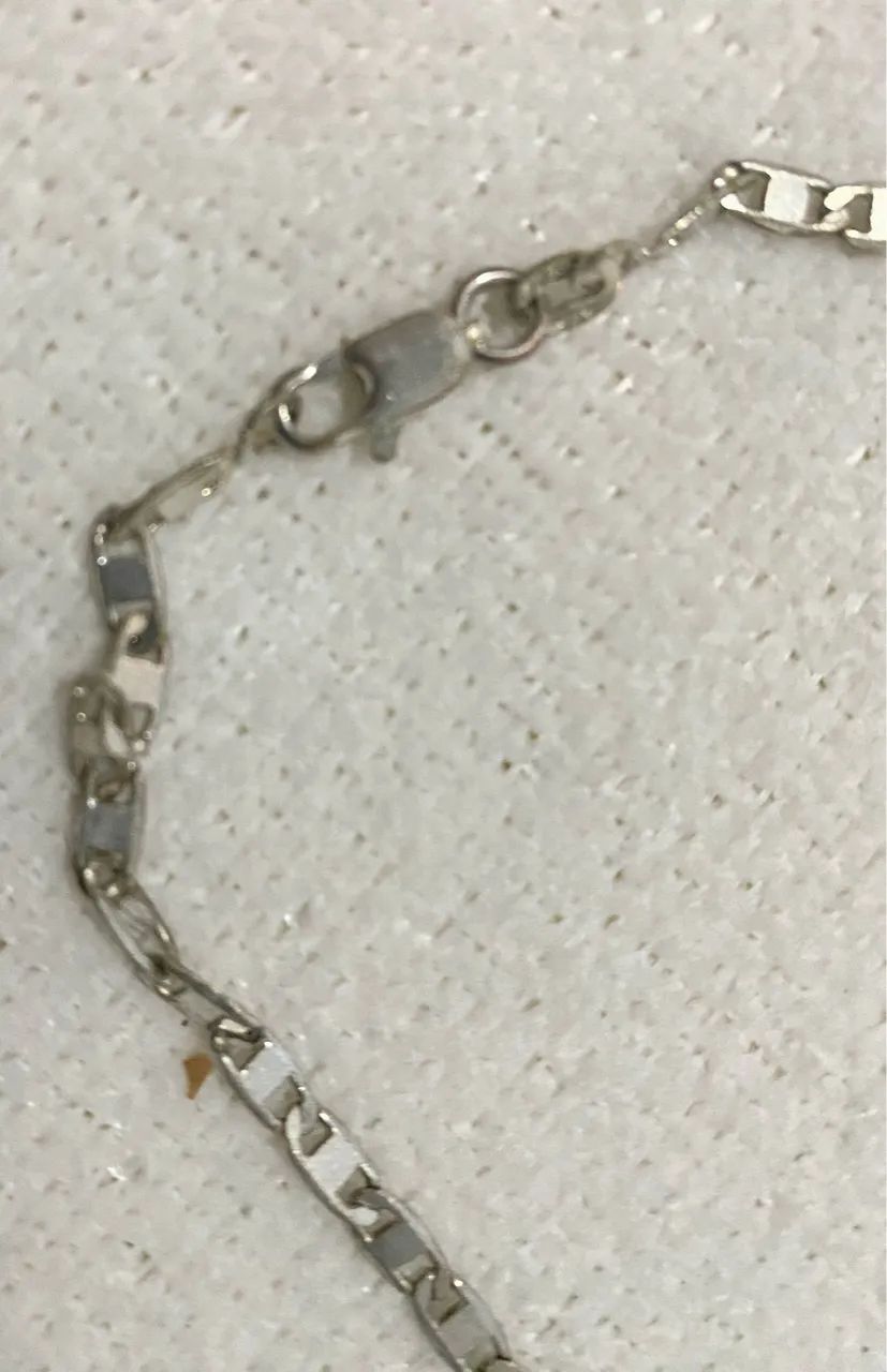 Vende-se Colar 35 cm fechado e 70 cm aberto, com pingente de Sereia e Bolsa banhado. - Foto 4