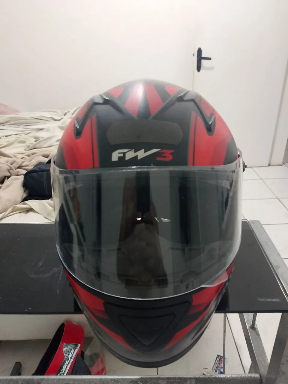 Capacete FW3 Vermelho e Preto