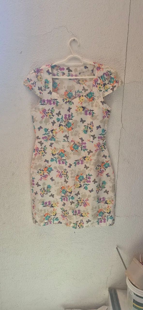 3 Vestidos  floral com borboletas