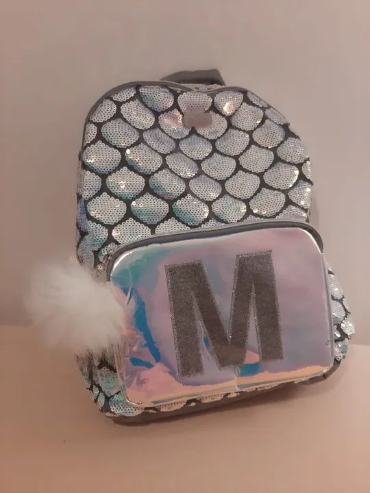 Mochila Justice Sereia com Lantejoulas + Letra "M" Personalizada - NOVA!