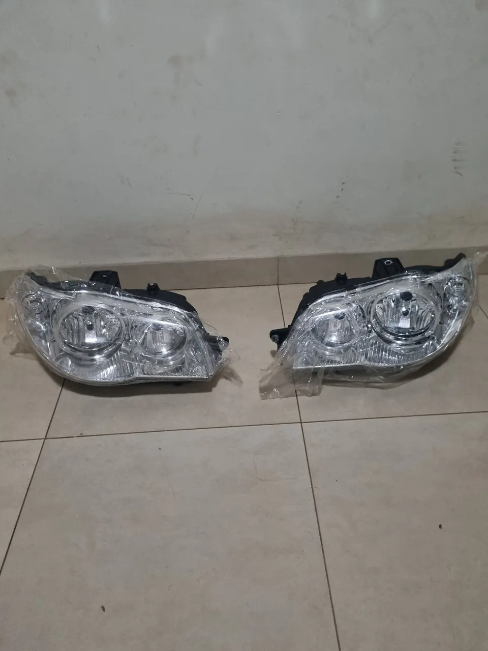 Par de Faróis Fiat Palio.
