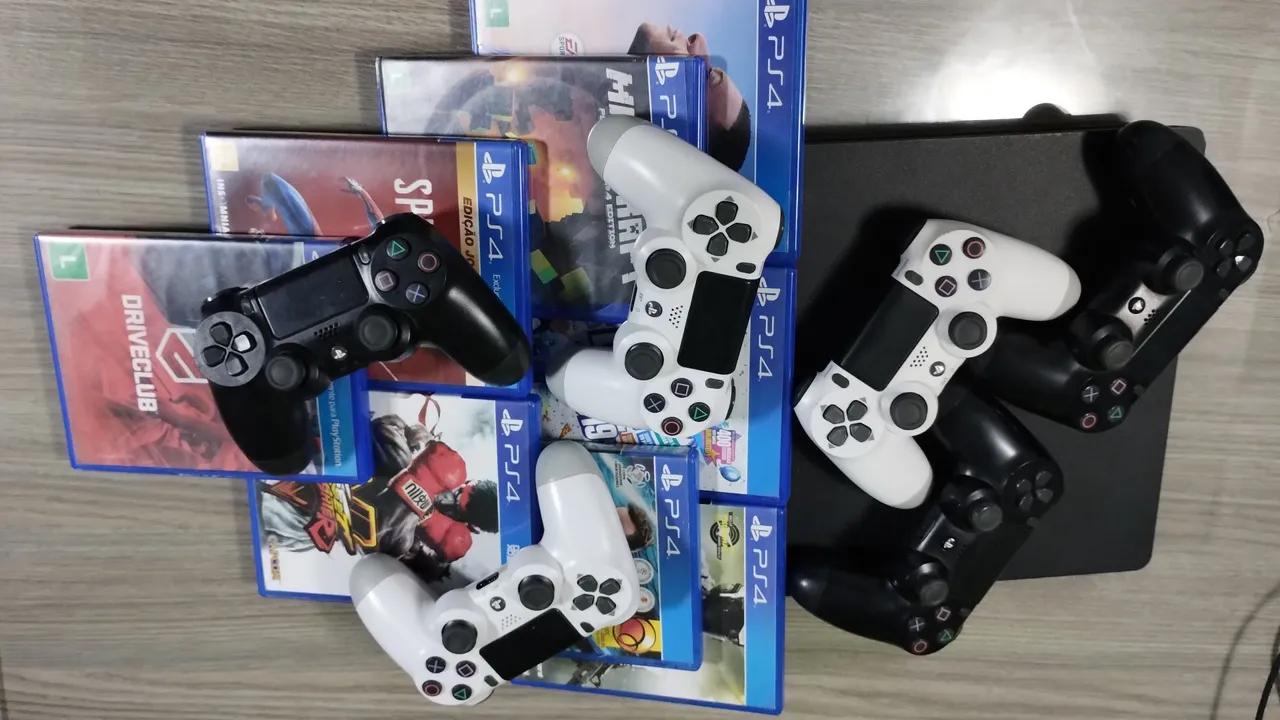 Playstation 4 com Jogos e Controles
