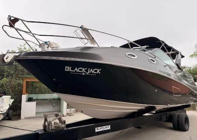 Focker 310GT 2011 - Alongada 33 Pés - Mercruiser V8 8.2 430HP - 400h + BOTE APOIO C MOTOR