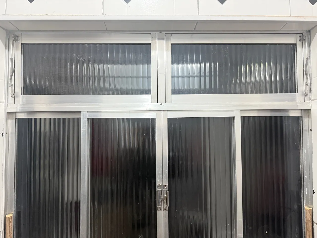 Janela de Alumínio com Vidro Canelado