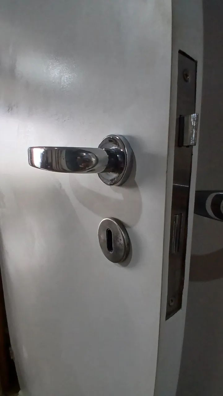 Folha de Porta Madeira Maciça Acabamento Fórmica 81,5 x 2,65 - Foto 2