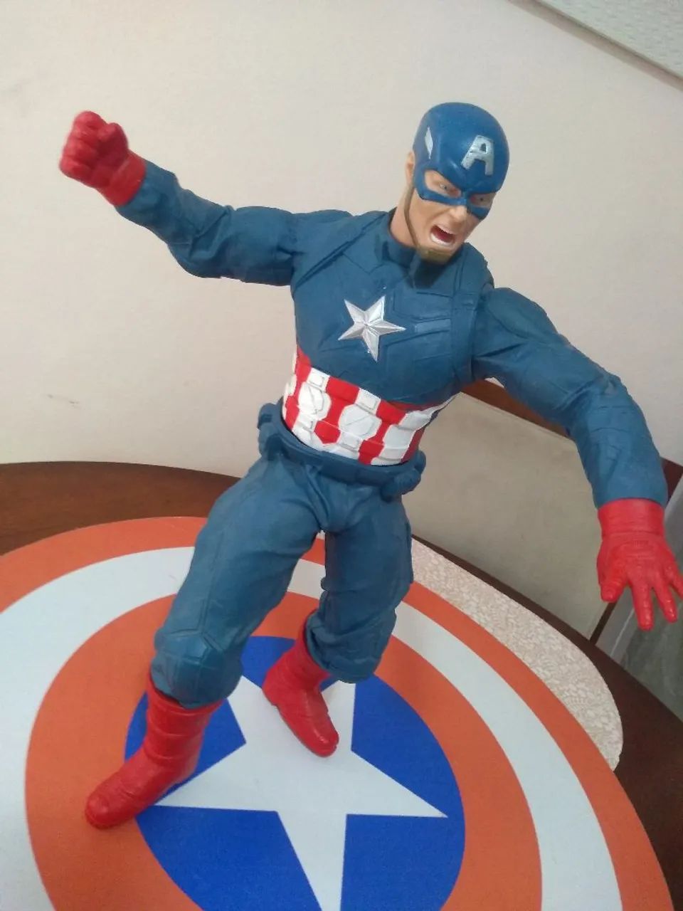 Boneco Capitão América 48cm