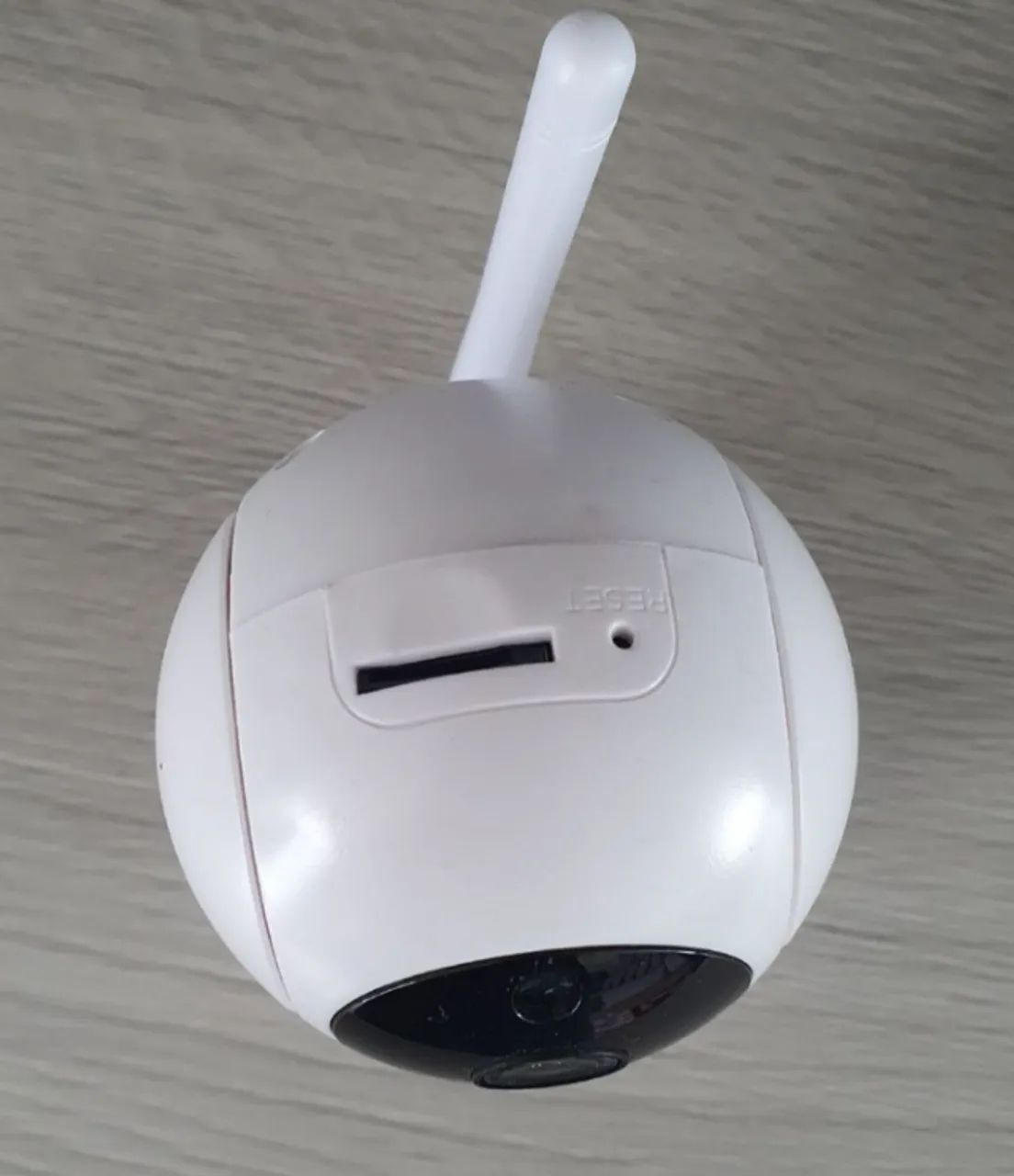 Câmera Wi-Fi Babá Eletrônica Acesso Pelo Celular Possui Alto-Falantes Visão Noturna Alarme - Foto 4