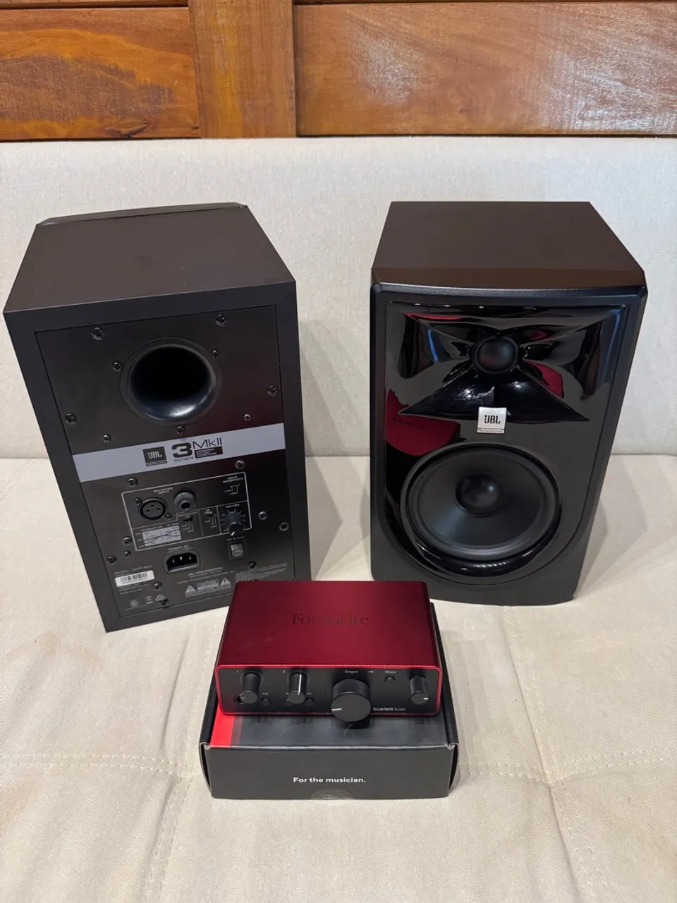 Monitor JBL e Interface Focusrite