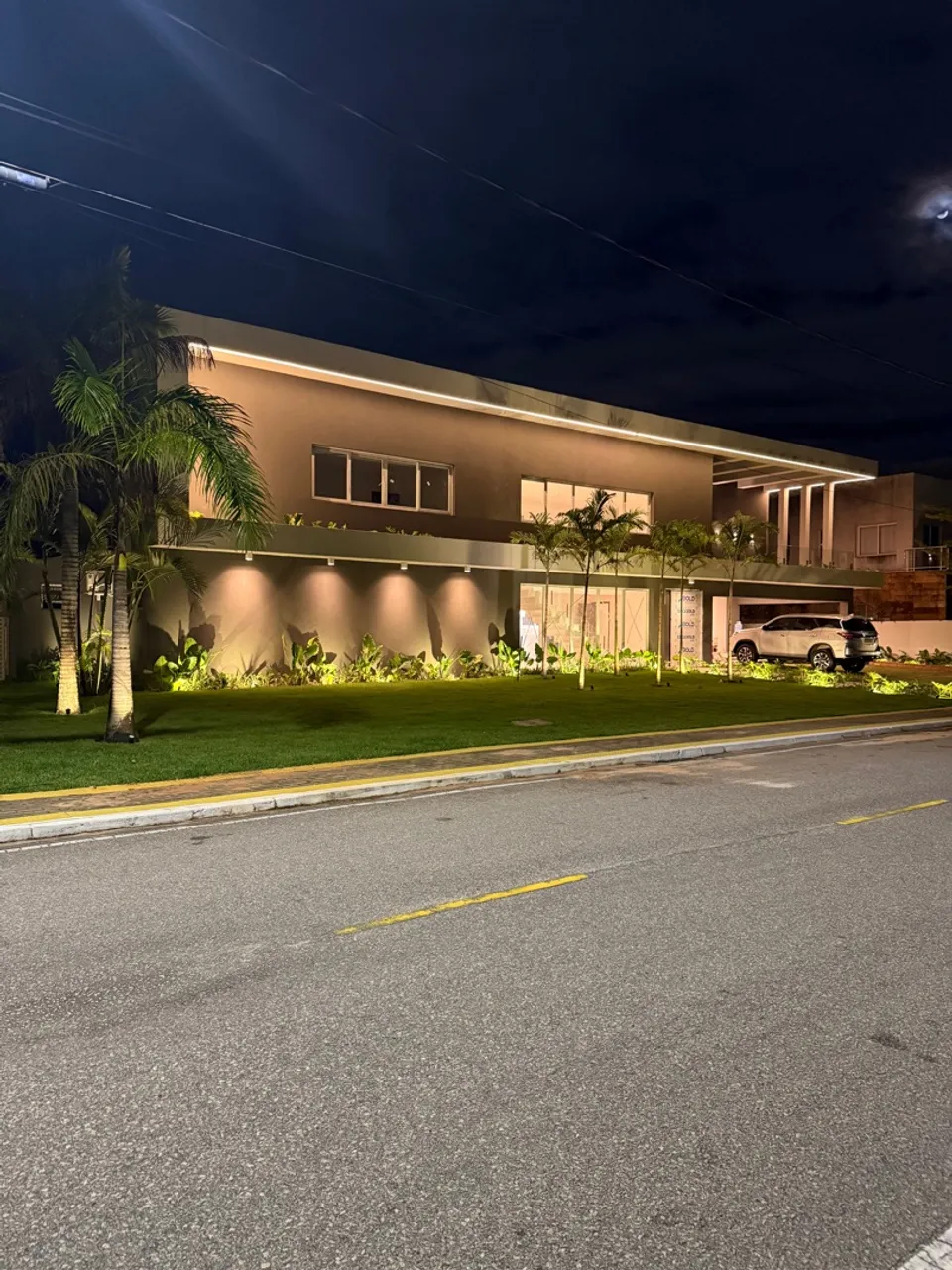 Casa com 560 metros no Flora Boulevard