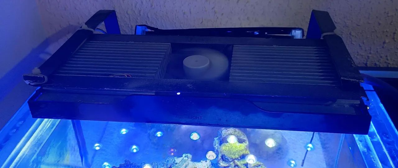 Aquário completo com decoração e iluminação - Foto 3