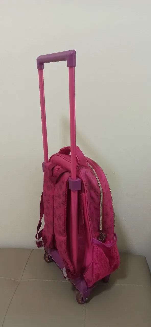 Mochila infantil escolar com rodinh tema  princesa  - Foto 2