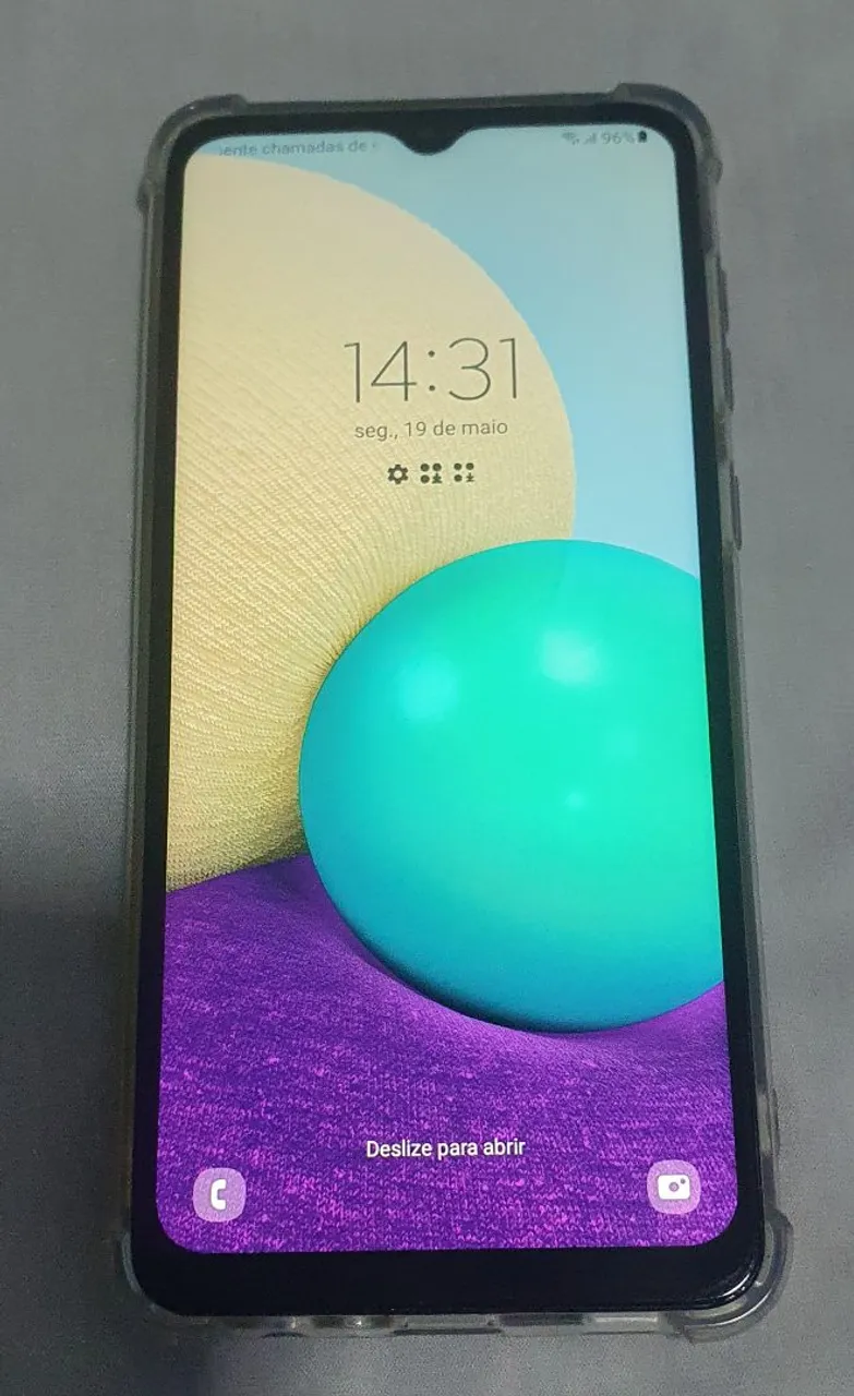 Vende-se um celular da marca Samsung A02 normal.