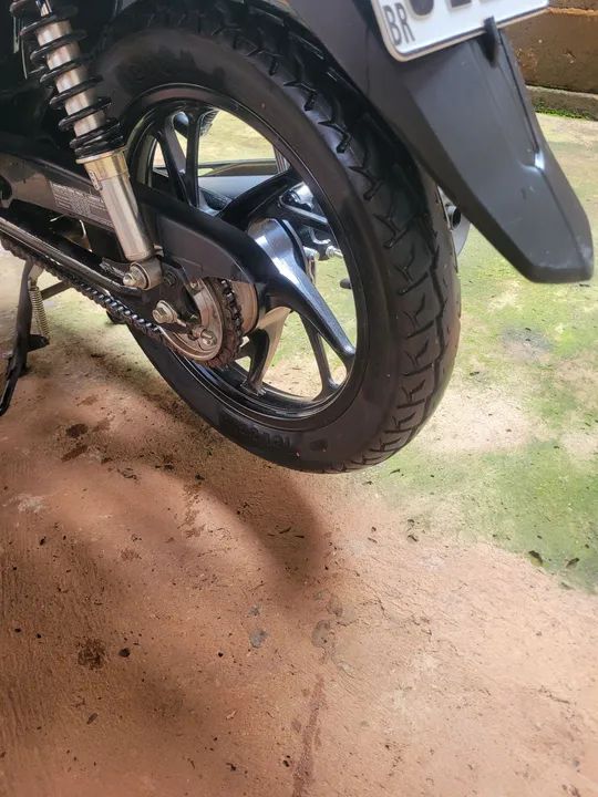 Troco por carro Honda Biz 125 , apenas 1500 km rodados - Foto 2