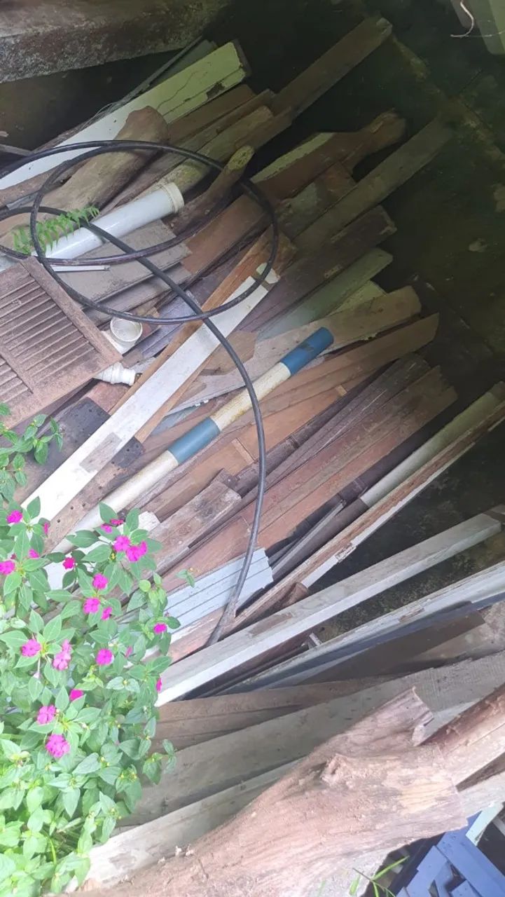 LOTE DE MADEIRA DE DEMOLIÇÃO, VÁRIOS TAMANHOS.ASSOALHOS, BATENTES CAIBROS, PEROBA ROSA, IP - Foto 4