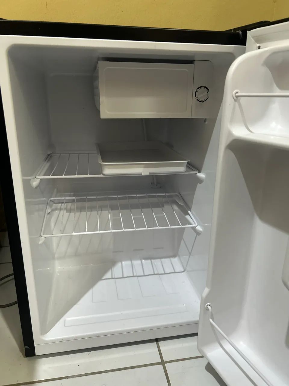 Frigobar Philco 68 litros 127V - Foto 2