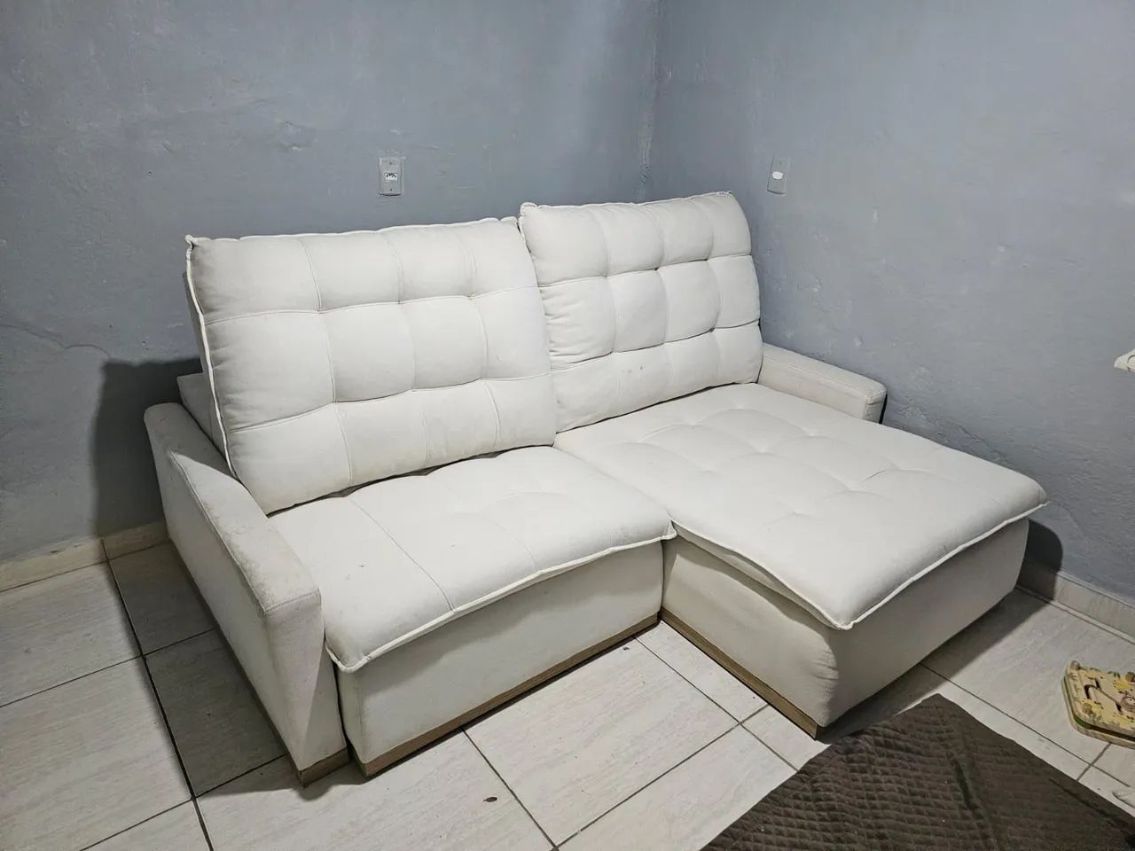 Sofá Retrátil e Reclinável Creme - Apenas 6 Meses de Uso!  - Foto 2