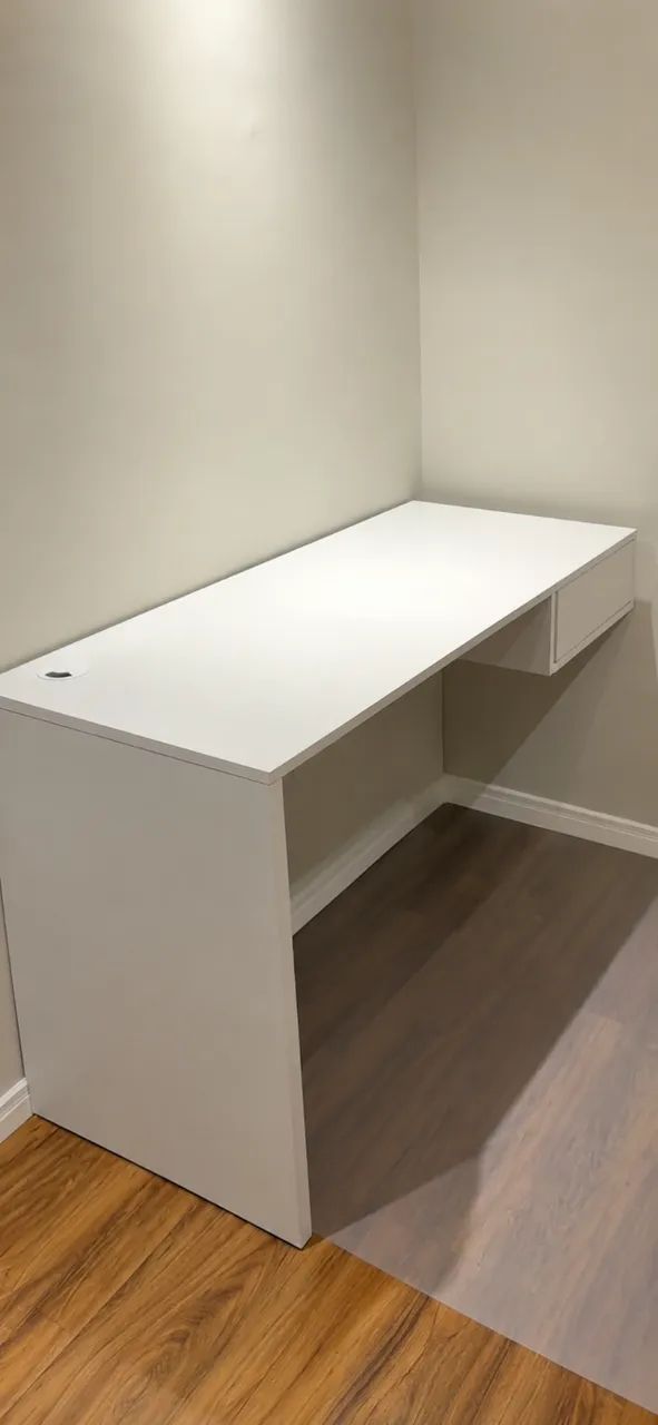 *Mesa de Escritório Premium - MDF Cinza | Excelente Estado*
