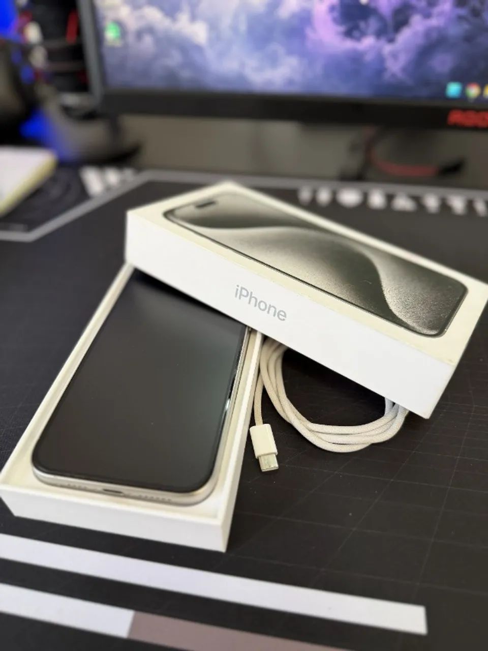 iPhone 15 Pro Max - 512GB - Titânio Branco